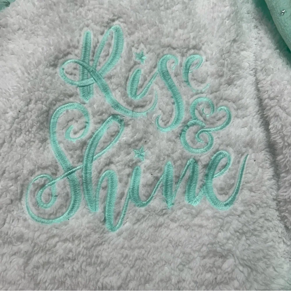 Size 10/12 GIRLS Cat & Jack Warm & Cozy Nightgown reads “Rise & Shine” E2